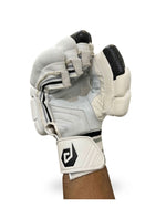 Dul Dul premium batting glove, gripping position palm view